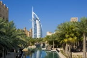 Dubaj. Widoki futurystycznych wieżowców to tutaj norma. Fot. dreamstime