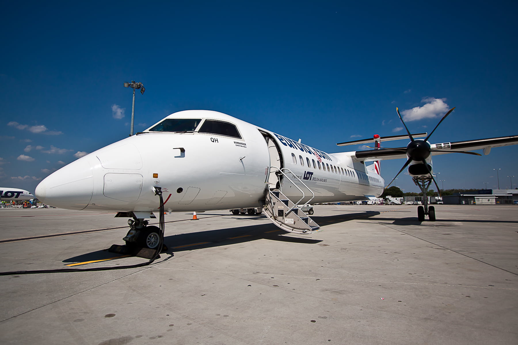 Bombardier_Q400_fot_Krzysztof_Moczulski - Business Traveller Poland